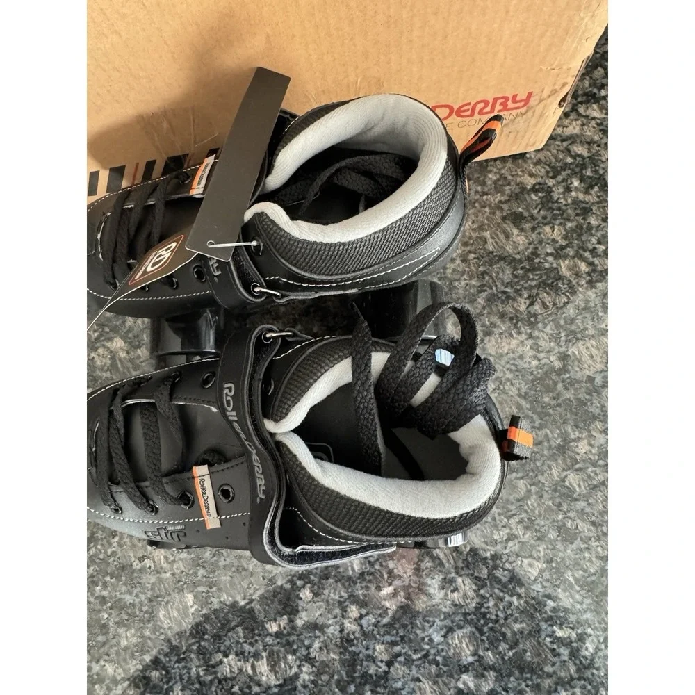 Roller Derby STR Seven Men's Roller‎ Skate Black/Grey NWB Size 7 Men's